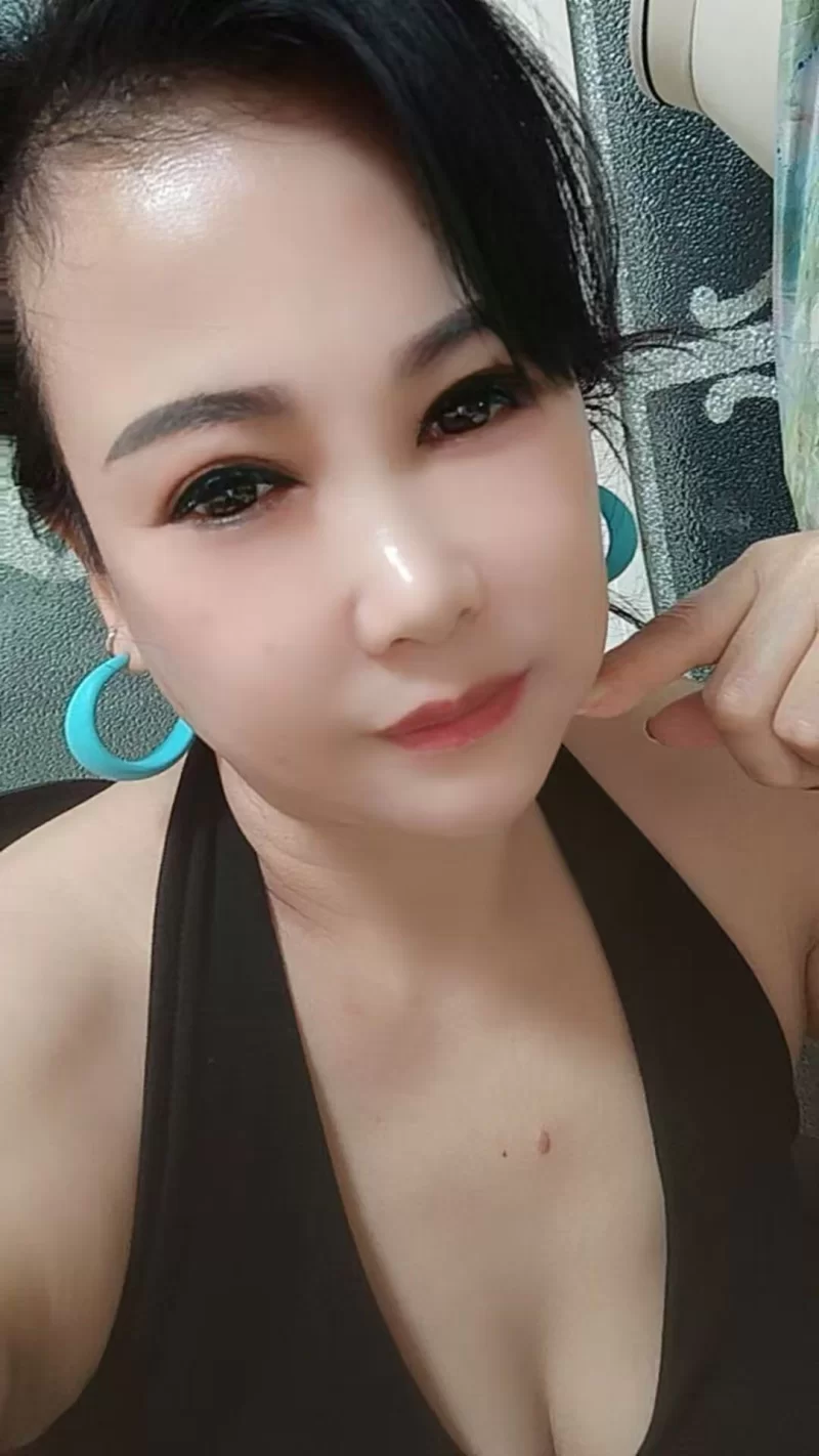 角门美脚大胸熟女足交