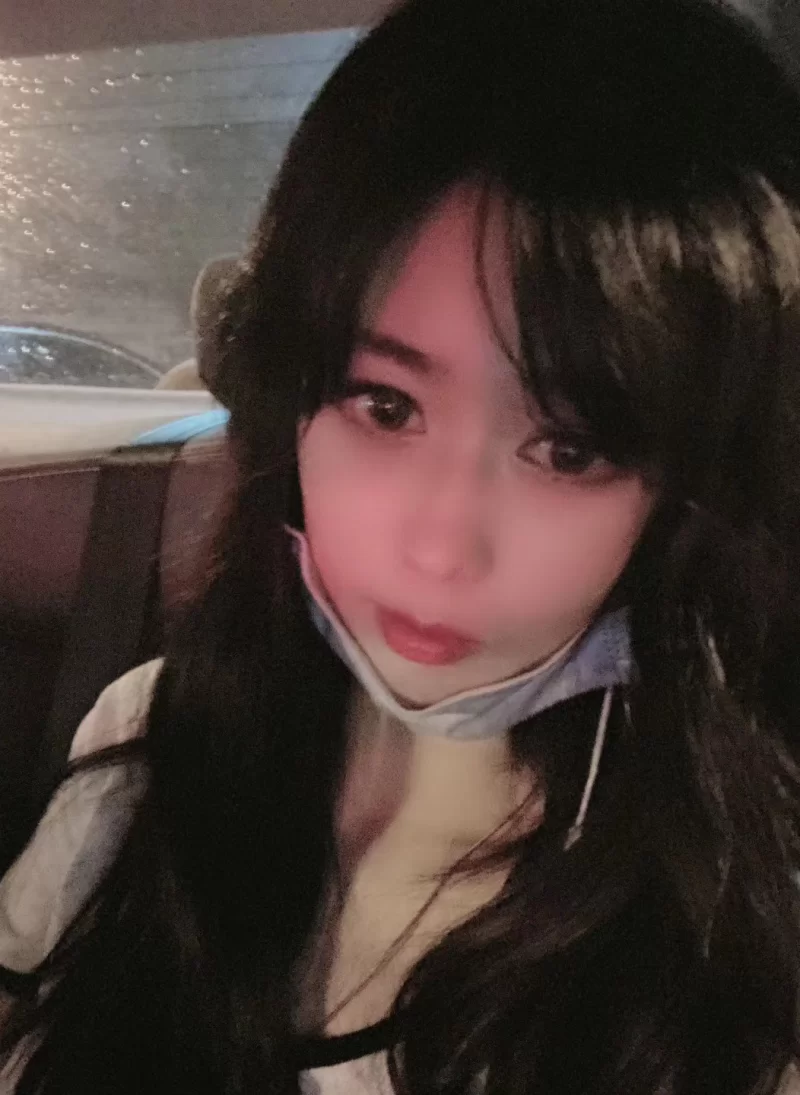 很腼腆的兼职学生妹