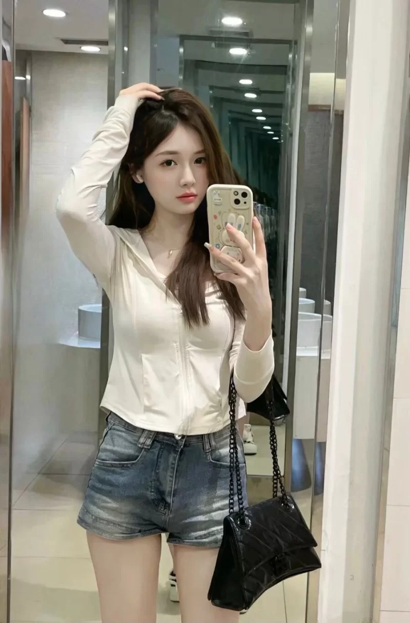00后小女生意外下海