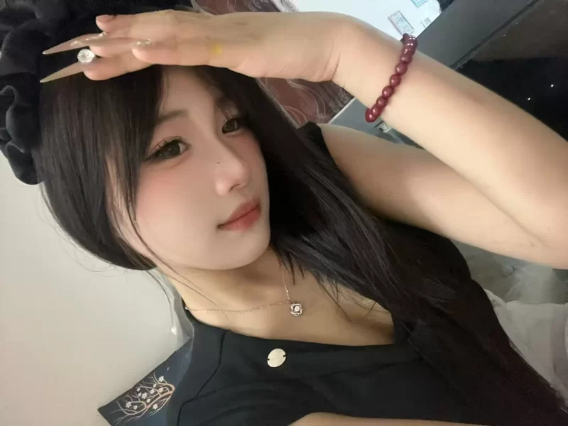 00后微胖嫩妹