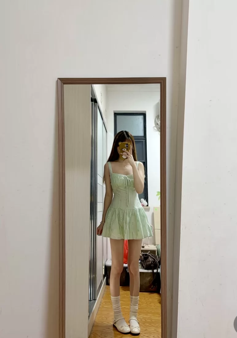 年轻,长得漂亮。服务还真不错