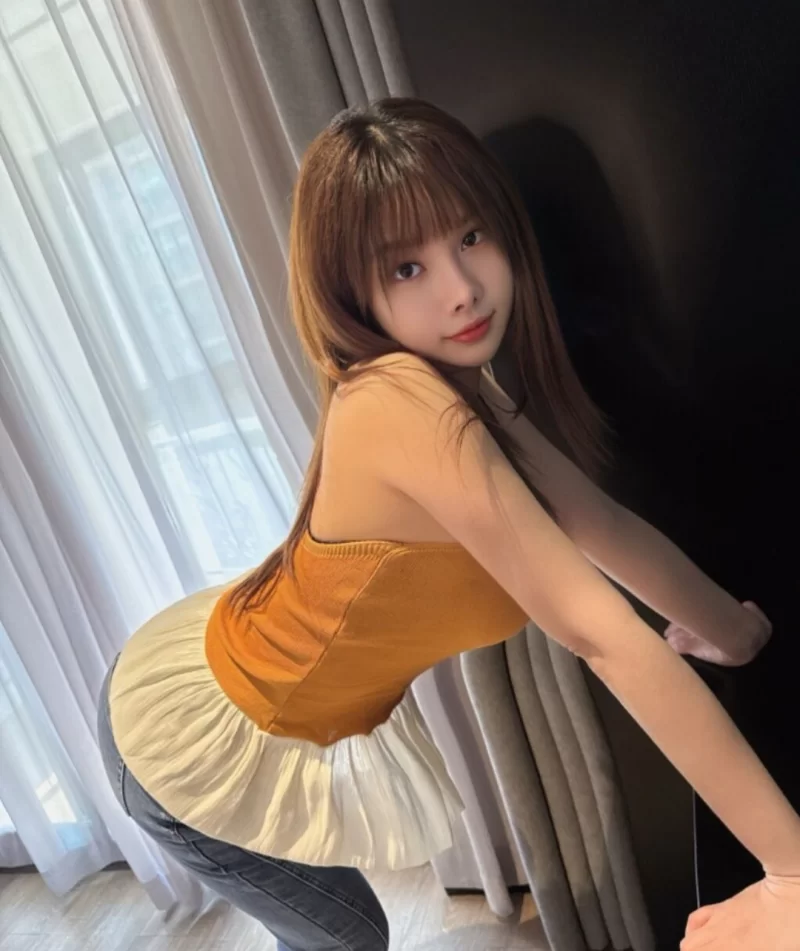 大奶黑丝大长腿美女