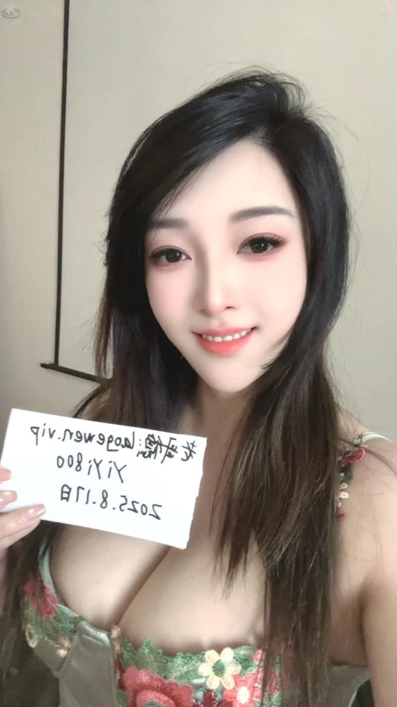 南山D胸舌吻饱妹