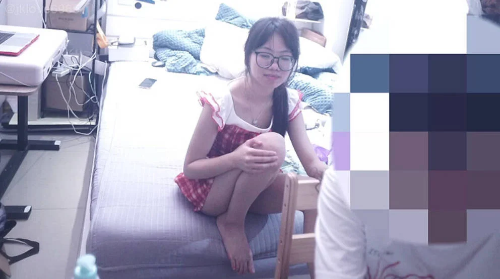 #jk010_三好学生_高三快毕业_虽然不是处但是第一次口_含几把_还嫌味道重_因为我故意两天没洗澡hhh_2