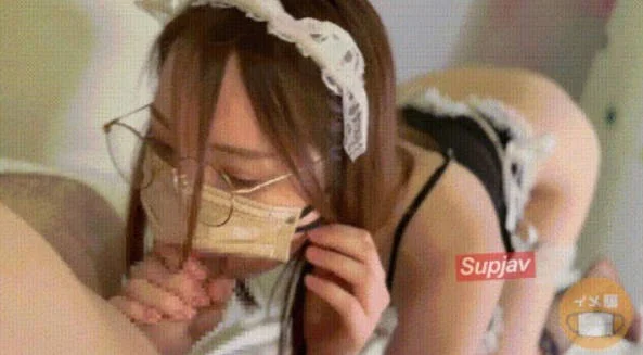 反差女大小母狗『三岁小宝宝』这次我换的这装束，是男主要求的，戴眼镜比较斯文的大叔 不像之前的那些 很猥琐