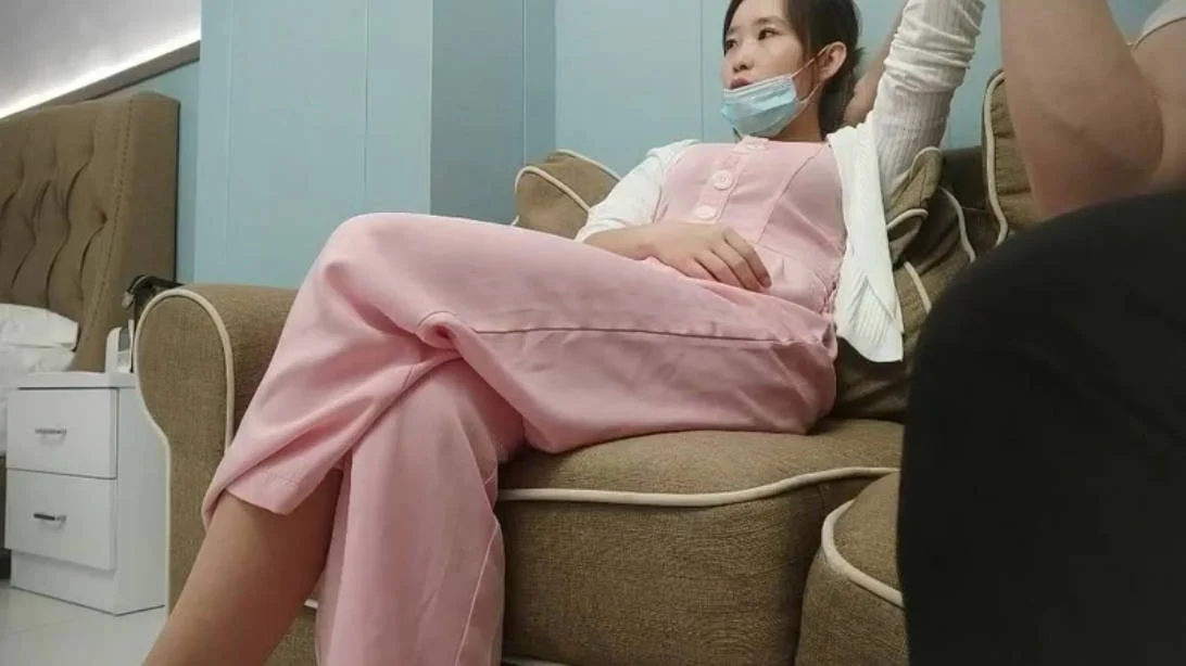 专业良家收割机，人妻猎手，【爱情故事】22.04.18偷拍，风情万种的小少妇，羞涩中带着一丝期盼
