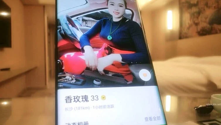泡良最佳教程，【良家故事】，大神纵横花丛中，大姨们真会玩儿，自卑的姐姐不敢出轨，一通忽悠成功拿下！