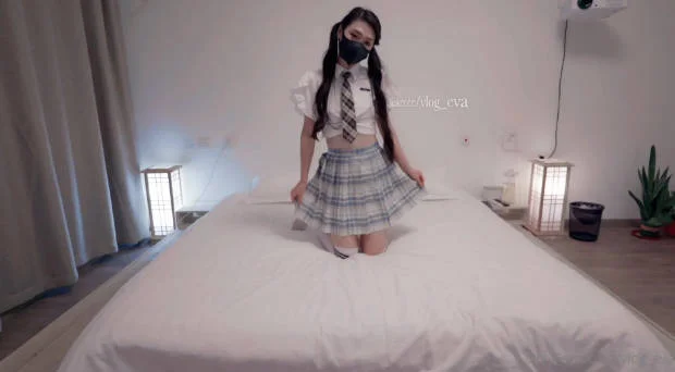【中字剧情】“小屄太嫩了”OF华人嫩妹「vlog_eva」「eva伊娃」被街头摄影师钓鱼约拍JK装差点被无套内射