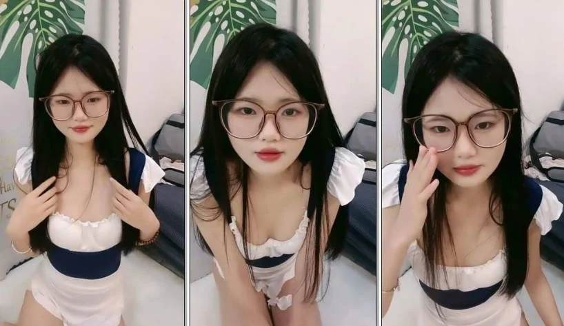 最正宗校花【被遗忘的小猫】，眼镜妹反差婊，白瘦幼被无套，喷血推荐极品啊！