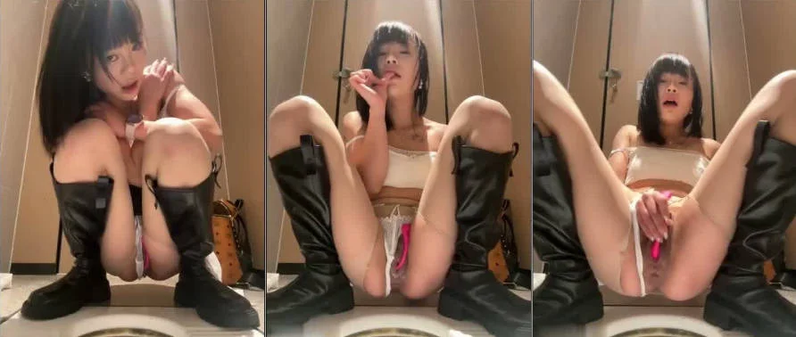 Stripchat站，淫荡骚女【Gameyoyo】户外公共厕所自慰，被跳蛋震的颤抖，隔壁有人偷偷自慰
