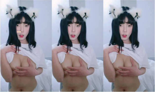 清纯尤物美少女！外表呆萌超嫩！收费房大尺度，情趣内衣透视，美乳肥臀，跳蛋玩弄小穴