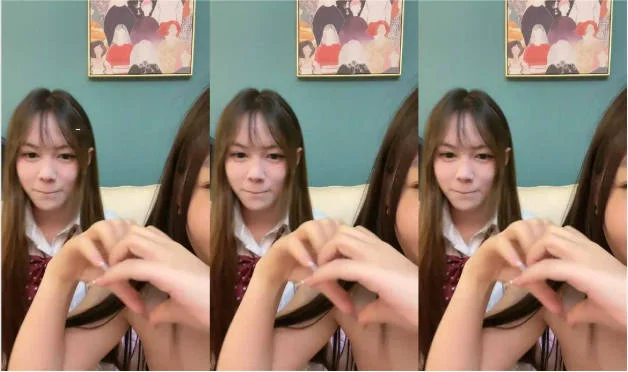 JK装清纯美少女！姐妹花一起！小尺度全裸诱惑，比个奶心，掰开嫩穴看看，妹妹很是呆萌