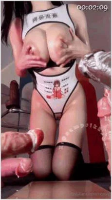 巅峰身材顶级豪乳「npxvip」OF私拍 饕餮淫穴同时享用5个巨屌玩具，无限量潮吹白浆四溢淫水直流
