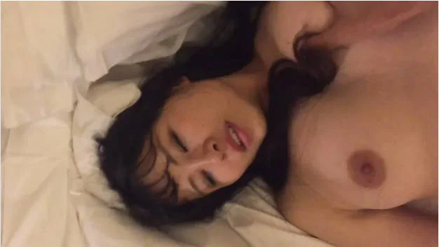 【云盘高质露脸泄密】，夫妻交流群极品骚妻乱交，线下找野男人无套啪啪，被肏的眼神迷离，欲仙欲死
