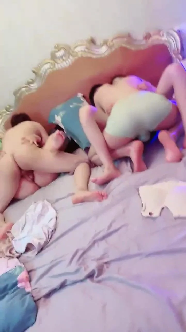 混血大长腿 姐妹花· 一胖一瘦，瘦虎肥龙，艹得好疯狂，表情扭曲，爽死噢！