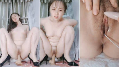 迷人的高跟小少妇露脸大秀直播，表情好骚道具抽插闭着眼睛叫狼友爸爸享受快感刺激，跳蛋塞逼里搅拌淫水好多
